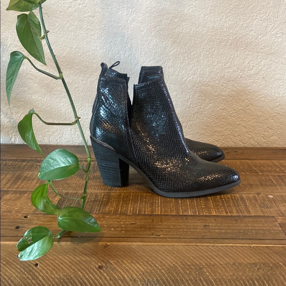 Elegant Black Ankle Boots